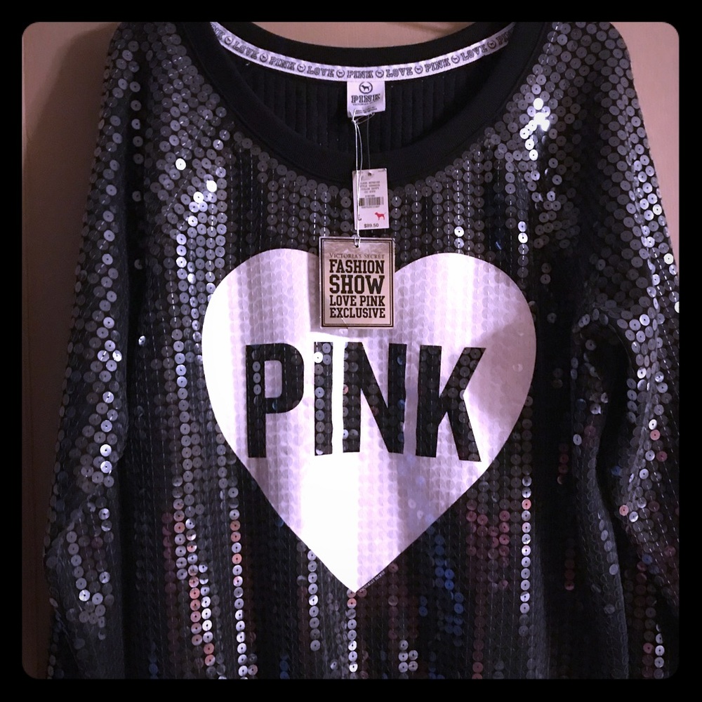 ⭐️VERY RARE 2011 VS Fashion Show Top⭐️